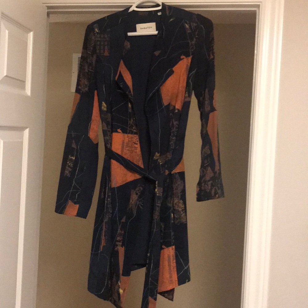 Babaton flowy trench
